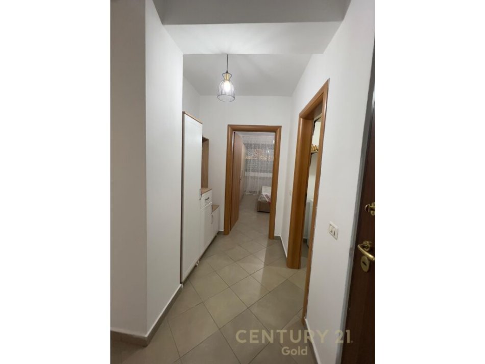 Tirane, jepet me qera apartament 1+1 Kati 3, 89 m² 550 € (Rruga e Kavajës)