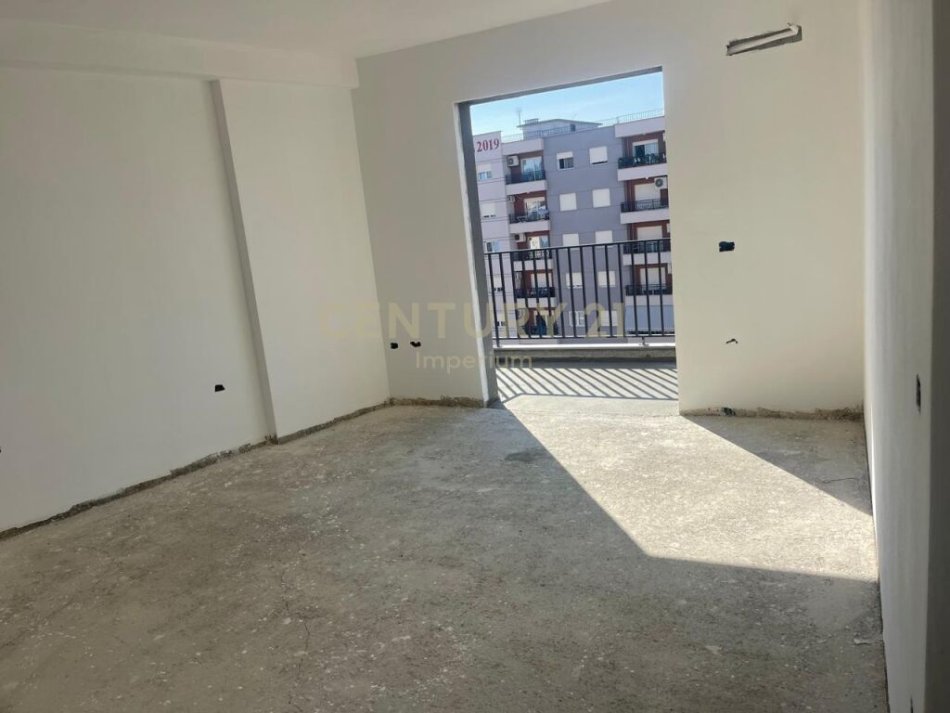 Tirane, shitet apartament 1+1 Kati 8, 130 m² 92.800 € ( Vendndodhja: Astir, Kompleksi Jolla, Tiranë, Shqipëri)