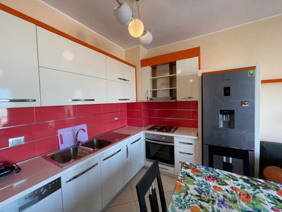 Tirane, jepet me qera 2+1 Kati 5, 93 m² 450 € (Astir, Tirane.)
