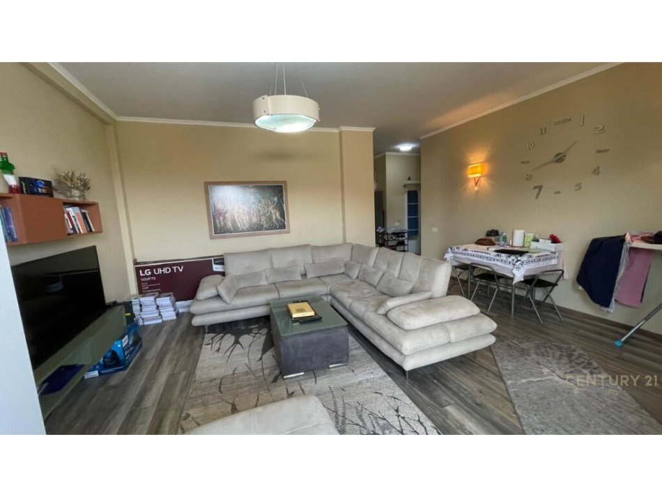 Tirane, jepet me qera apartament 1+1 Kati 3, 85 m² 420 € (Rruga Kamber Benja Selite ,Tiranë)