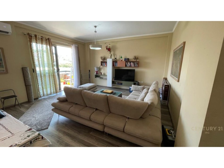 Tirane, jepet me qera apartament 1+1 Kati 3, 85 m² 420 € (Rruga Kamber Benja Selite ,Tiranë)