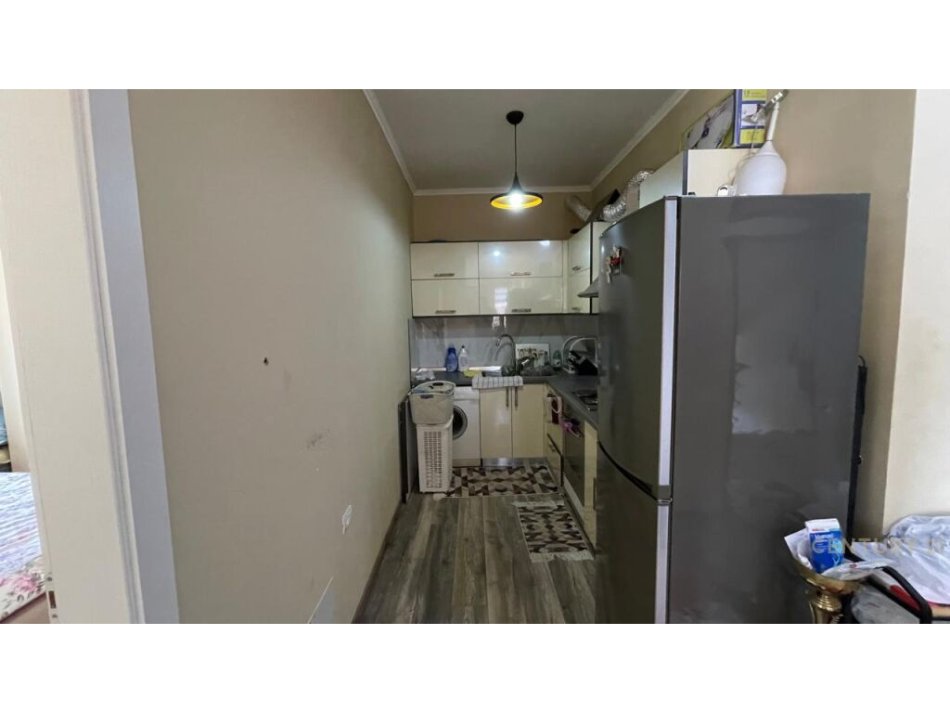 Tirane, jepet me qera apartament 1+1 Kati 3, 85 m² 420 € (Rruga Kamber Benja Selite ,Tiranë)