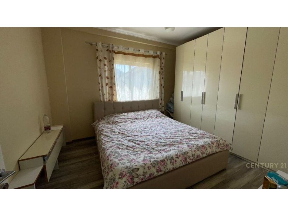 Tirane, jepet me qera apartament 1+1 Kati 3, 85 m² 420 € (Rruga Kamber Benja Selite ,Tiranë)