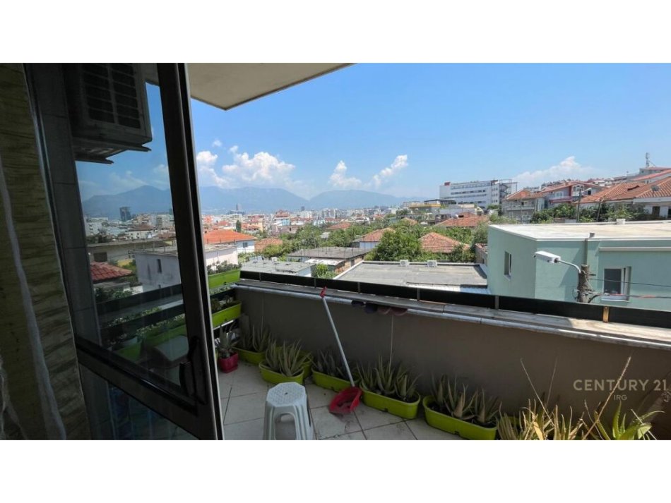 Tirane, jepet me qera apartament 1+1 Kati 3, 85 m² 420 € (Rruga Kamber Benja Selite ,Tiranë)
