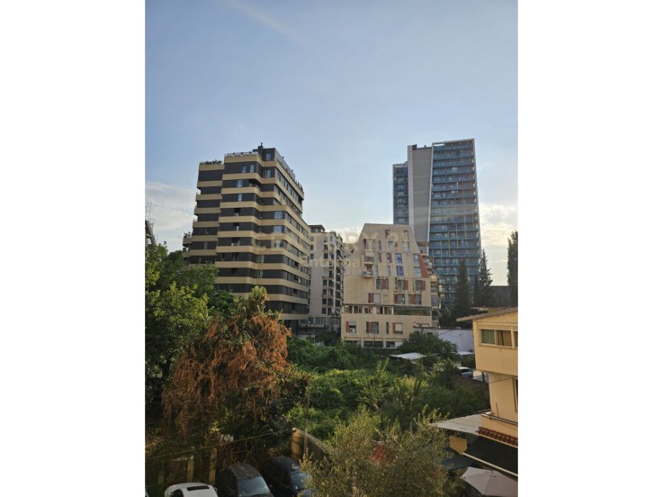Shqiperi, jepet me qera 1+1 Kati 2, 70 m² 650 € (Rruga e Elbasanit)