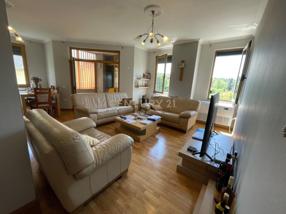 Shqiperi, jepet me qera 1+1 Kati 2, 70 m² 650 € (Rruga e Elbasanit)