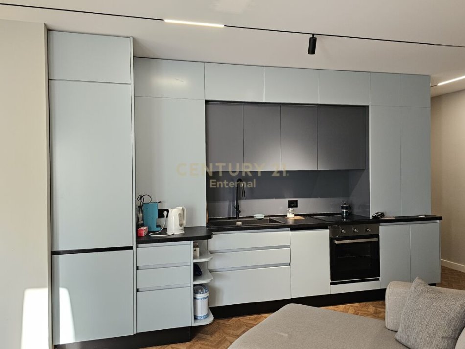 Shqiperi, jepet me qera 1+1 Kati 2, 70 m² 650 € (Rruga e Elbasanit)