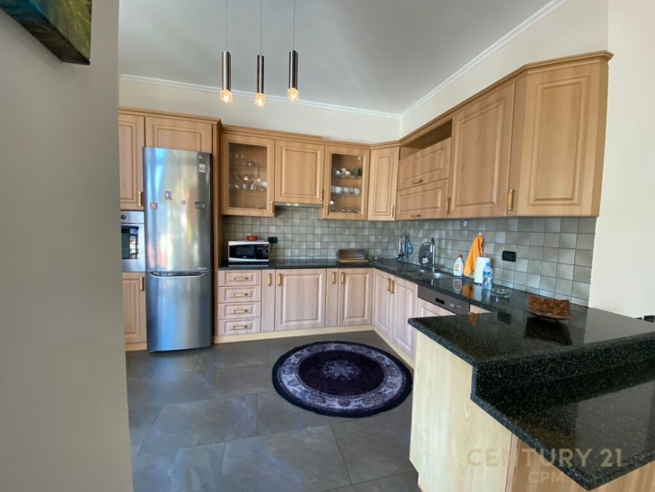 Tirane, jepet me qera 2+1 Kati 6, 126 m² 1.200 € ( Adresa: Zona e Ambasadës Amerikane, Tiranë)
