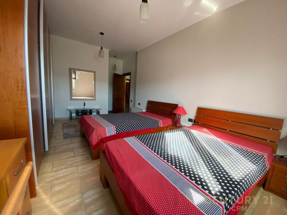 Tirane, jepet me qera 2+1 Kati 6, 126 m² 1.200 € ( Adresa: Zona e Ambasadës Amerikane, Tiranë)