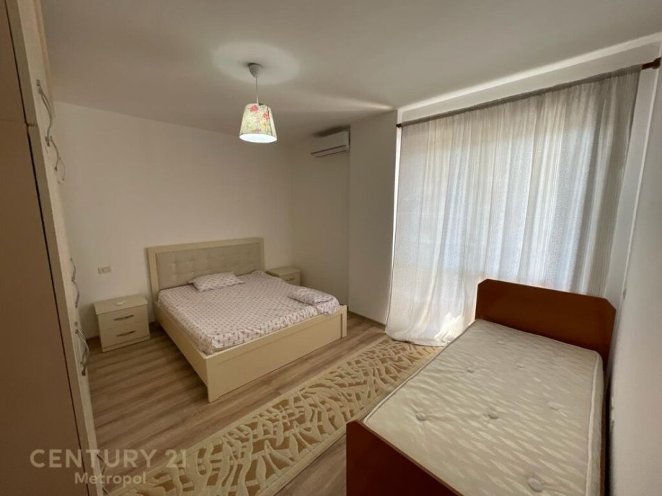 Tirane, jepet me qera apartament 2+1 Kati 8, 115 m² 700 € ( Lokacioni: Pranë Zogut të Zi, Tiranë)