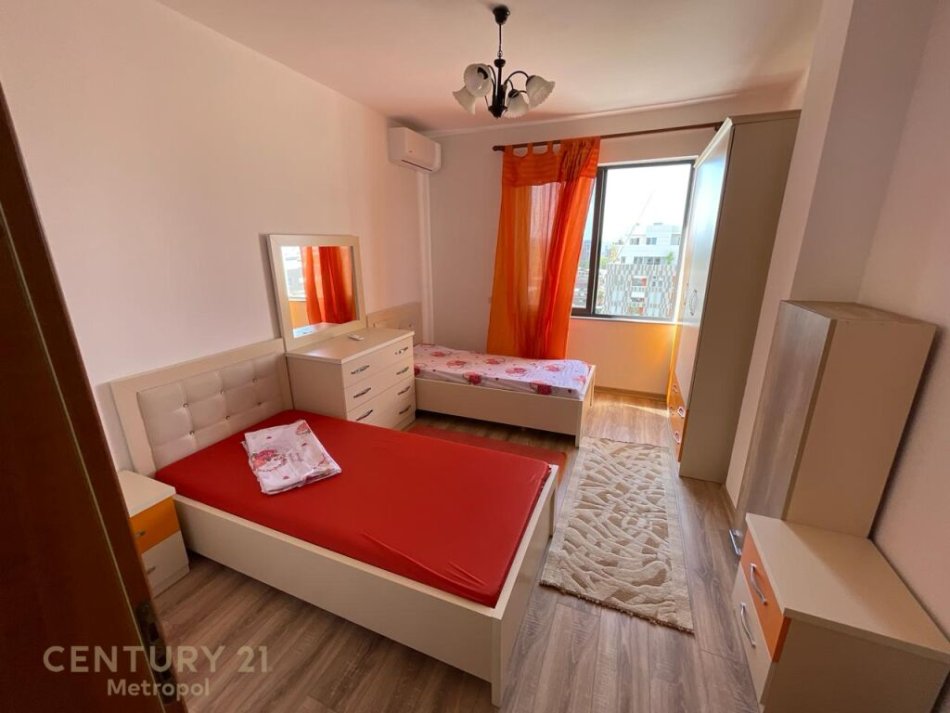 Tirane, jepet me qera apartament 2+1 Kati 8, 115 m² 700 € ( Lokacioni: Pranë Zogut të Zi, Tiranë)