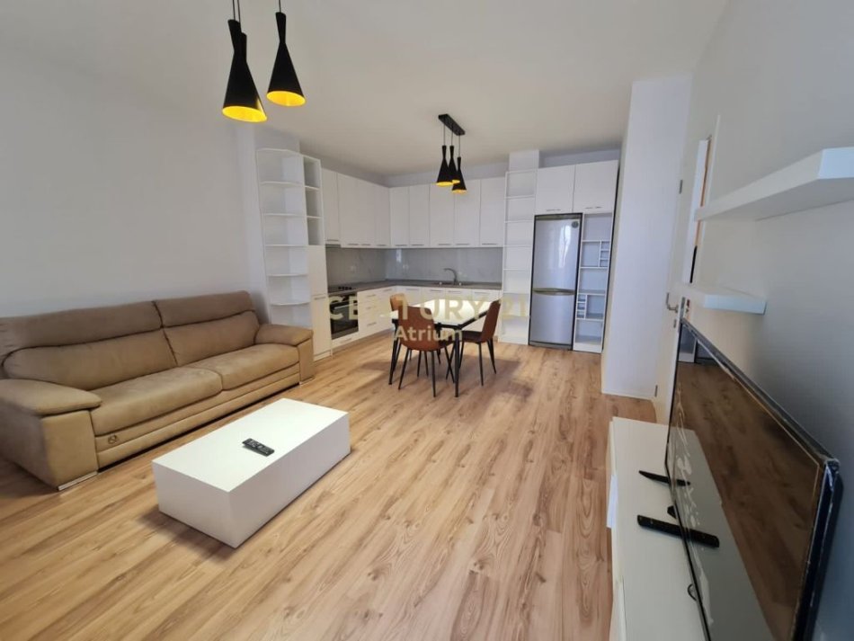 Tirane, jepet me qera 2+1 , 103 m² 750 € (Pranë Maternitetit të Ri, Tiranë! )