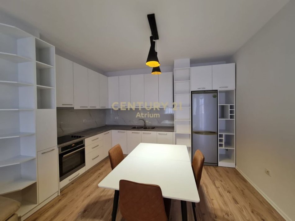 Tirane, jepet me qera 2+1 , 103 m² 750 € (Pranë Maternitetit të Ri, Tiranë! )
