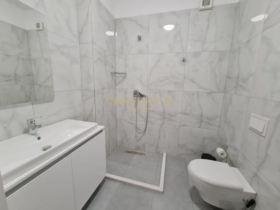 Tirane, jepet me qera 2+1 , 103 m² 750 € (Pranë Maternitetit të Ri, Tiranë! )