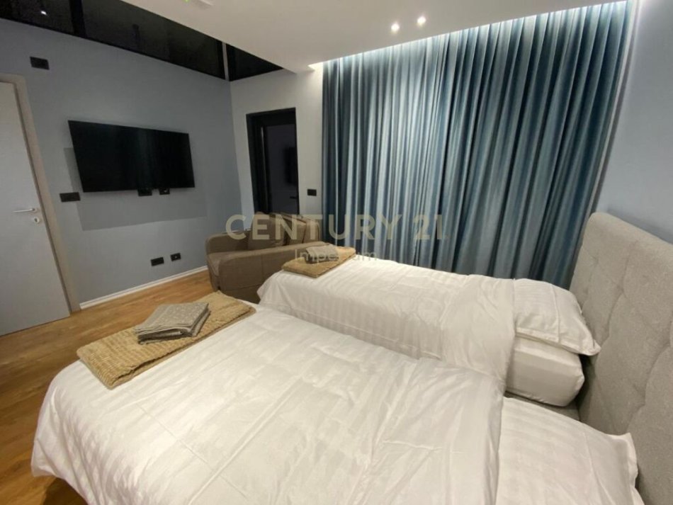 Tirane, shitet Vile 4+1 , 193 m² 550.000 € (Rruga Fortuzi)
