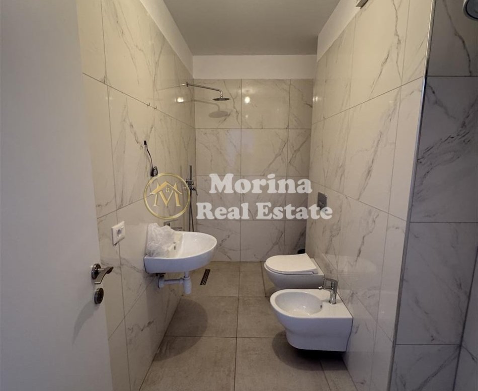 Tirane, jepet me qera ambjent biznesi Kati 2, 60 m² 450 € (Rezidenca Zirkon)