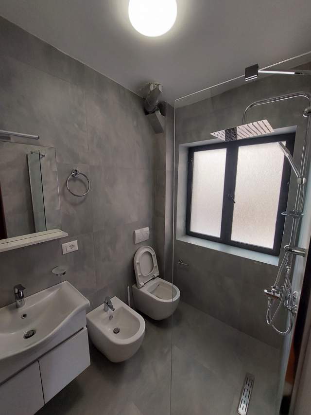 Tirane, jepet me qera apartament 1+1+BLK Kati 2, 78 m² 380 Euro (Rrug e Kavajes)