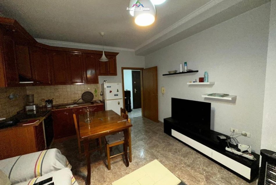 Tirane, jepet me qera apartament 1+1 Kati 6, 57 m² 450 € (Karl Gega)