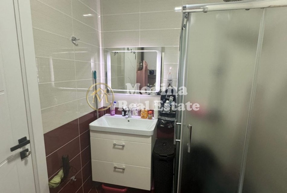Tirane, jepet me qera apartament 1+1 Kati 6, 65 m² 750 € (Komuna Parisit)
