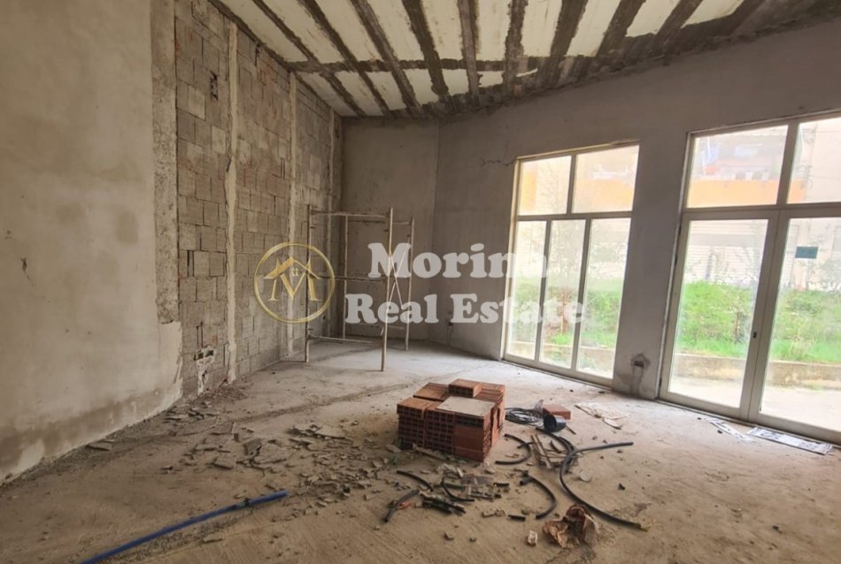 Tirane, shitet dyqan Kati 1, 120 m² 198.000 € (Liqeni i Thate)