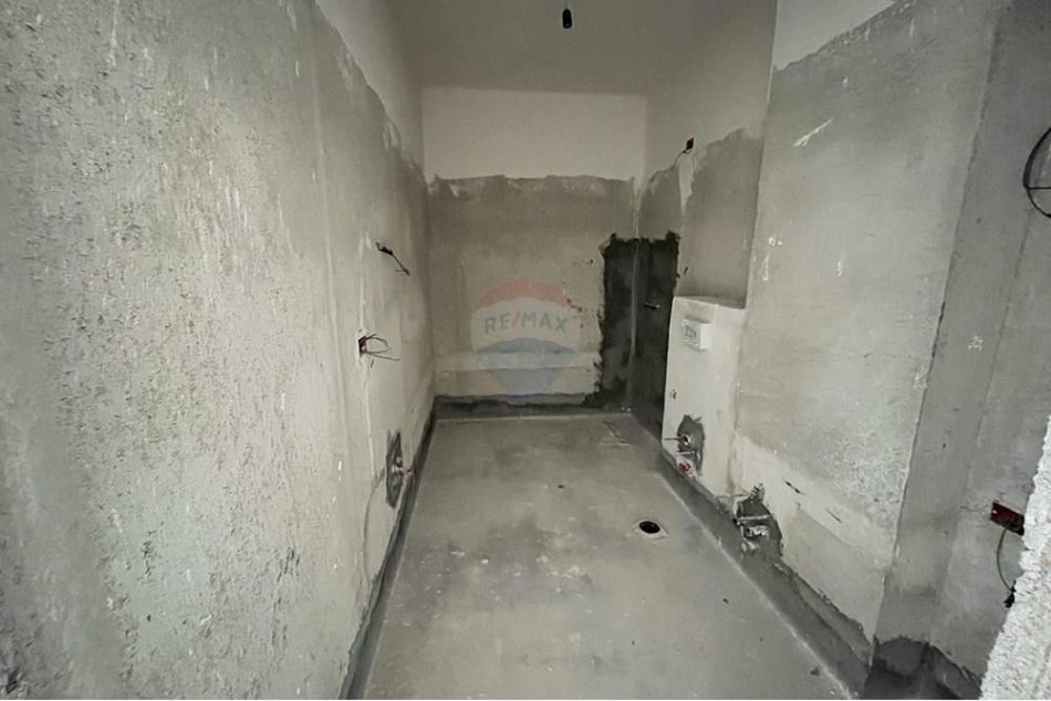 shitet , 63 m² 180.000 € (APARTAMENT 1+1 NE SHITJE TEK KOMUNA E PARISIT)