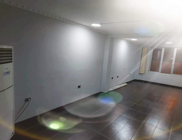 Tirane, jap me qera ambjent biznesi Kati 1, 103 m² 1.000 Euro (Myslym Shyri)