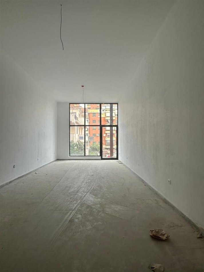Tirane, jepet me qera ambjent biznesi Kati 2, 90 m² 1.400 € (Rruga Kavajes)