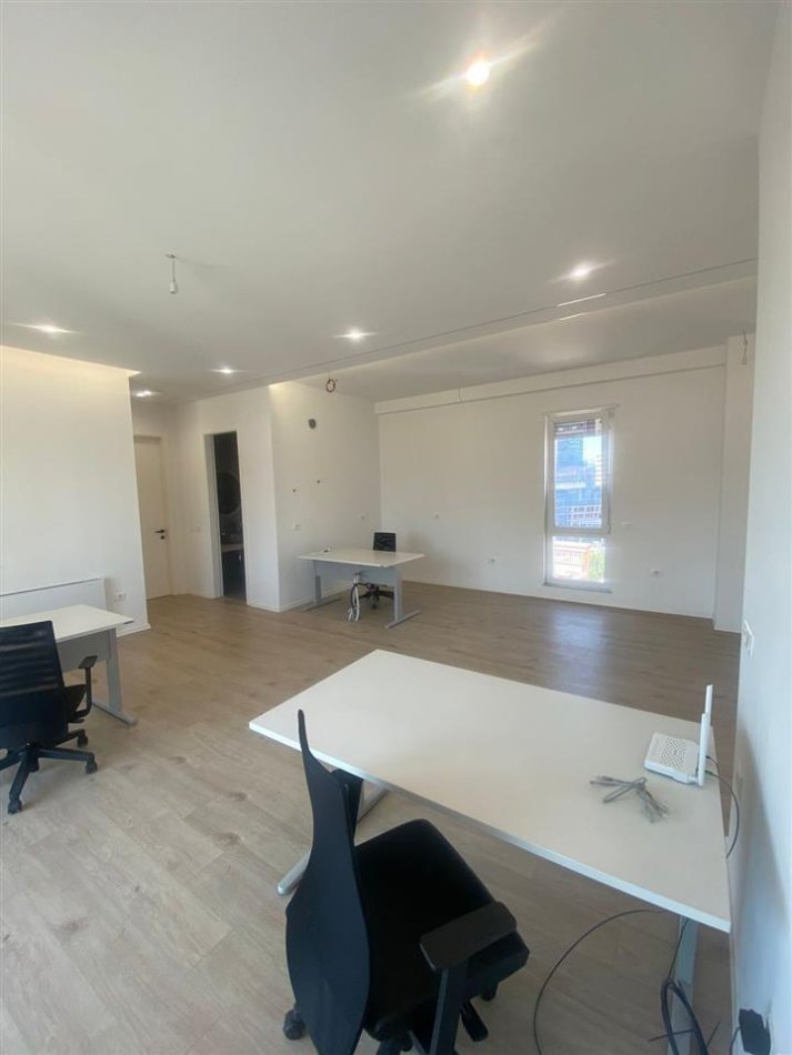 Tirane, jepet me qera ambjent biznesi Kati 9, 130 m² 1.300 € (Prane Qendres, Selvia)