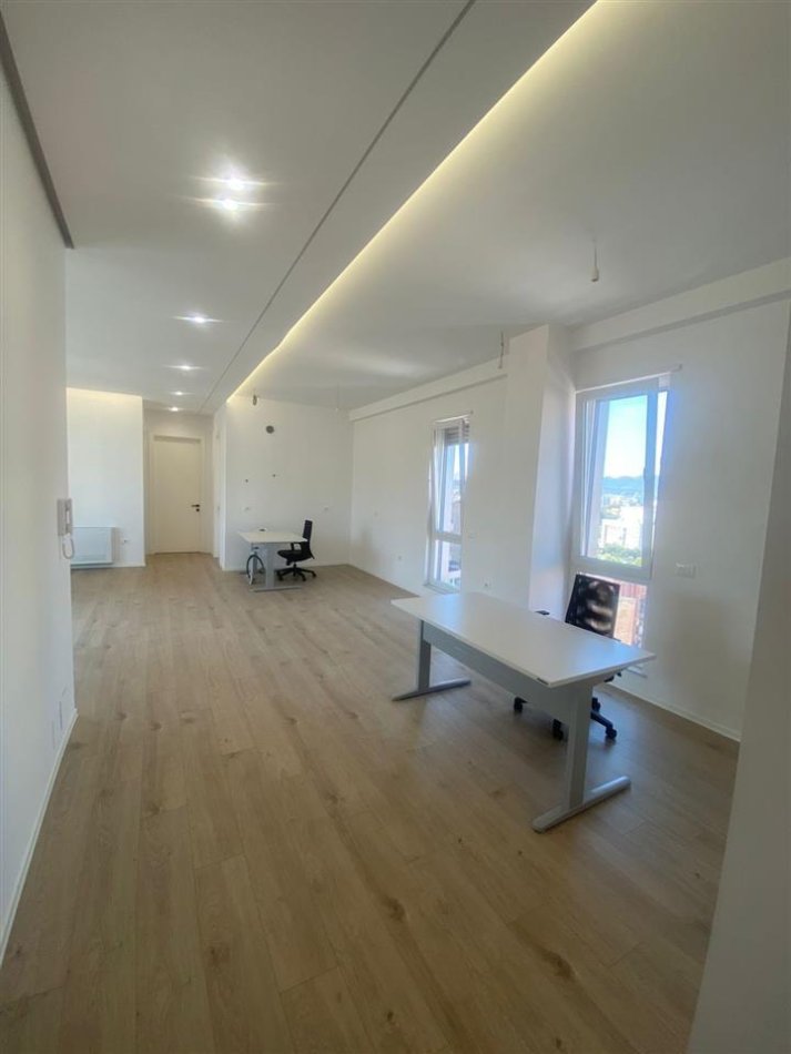 Tirane, jepet me qera ambjent biznesi Kati 9, 130 m² 1.300 € (Prane Qendres, Selvia)