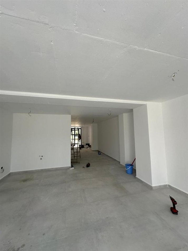 Tirane, jepet me qera dyqan Kati 0, 74 m² 750 € (grand park residence)