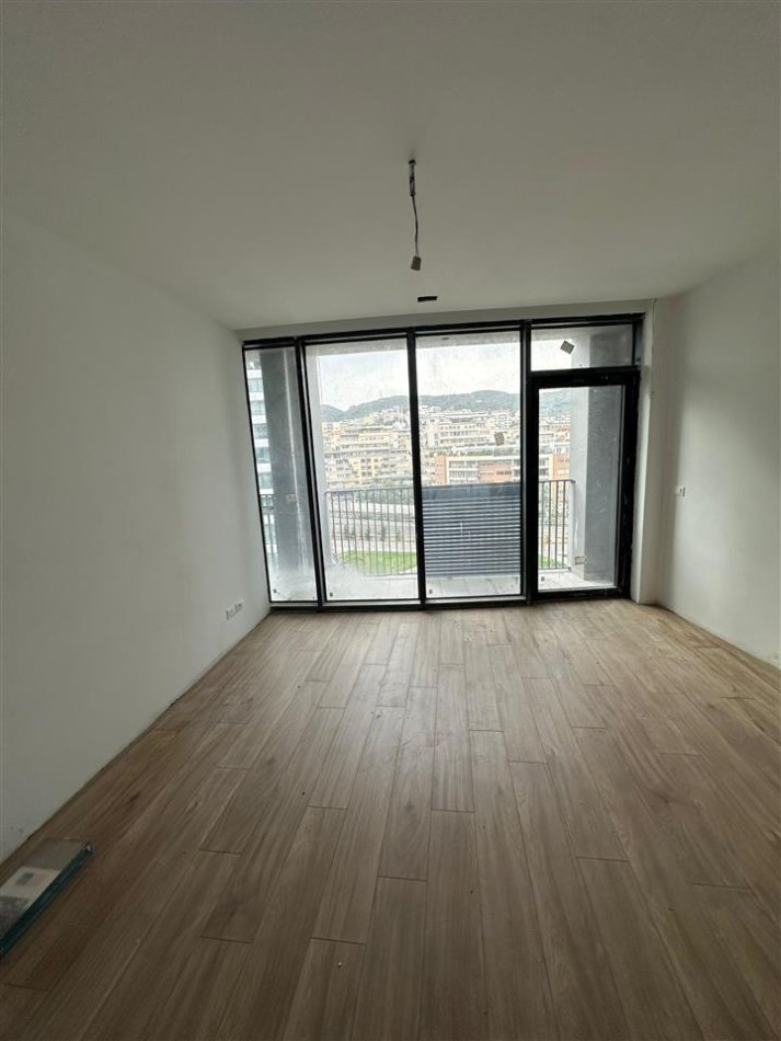 Tirane, jepet me qera apartament 1+1+Ballkon Kati 5, 70 m² 700 € (Lake View)