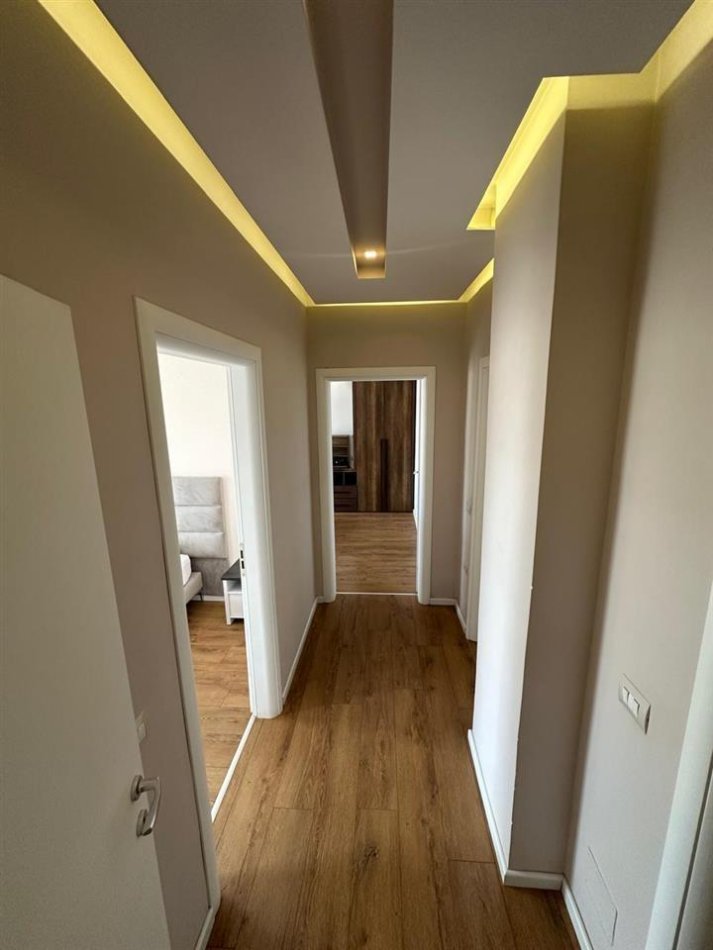 Tirane, jepet me qera apartament 2+1+Ballkon Kati 6, 113 m² 850 € (Komuna e Parisit)