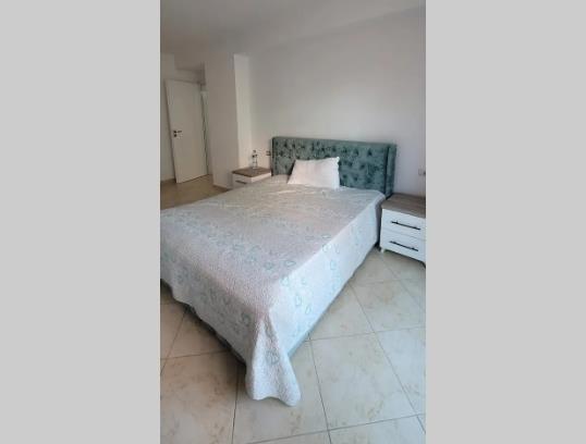 Tirane, jepet me qera 2+1 Kati 2, 106 m² 700 € (Stacioni i Trenit)