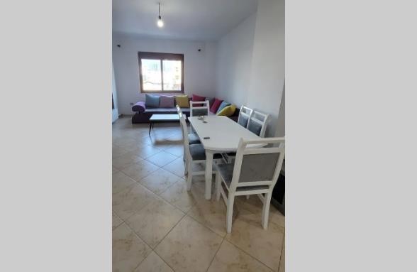 Tirane, jepet me qera 2+1 Kati 2, 106 m² 700 € (Stacioni i Trenit)