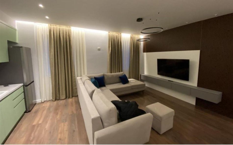 Tirane, jepet me qera apartament 2+1 Kati 5, 100 m² 700 € (Liqeni Thate)