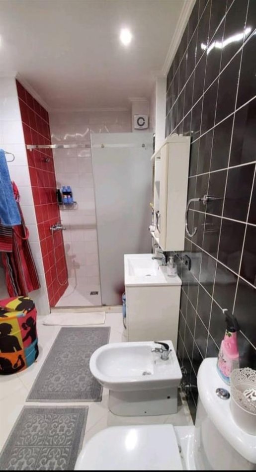 Tirane, jepet me qera apartament 2+1 Kati 3, 90 m² 500 € (Rruga Bill Klinton)