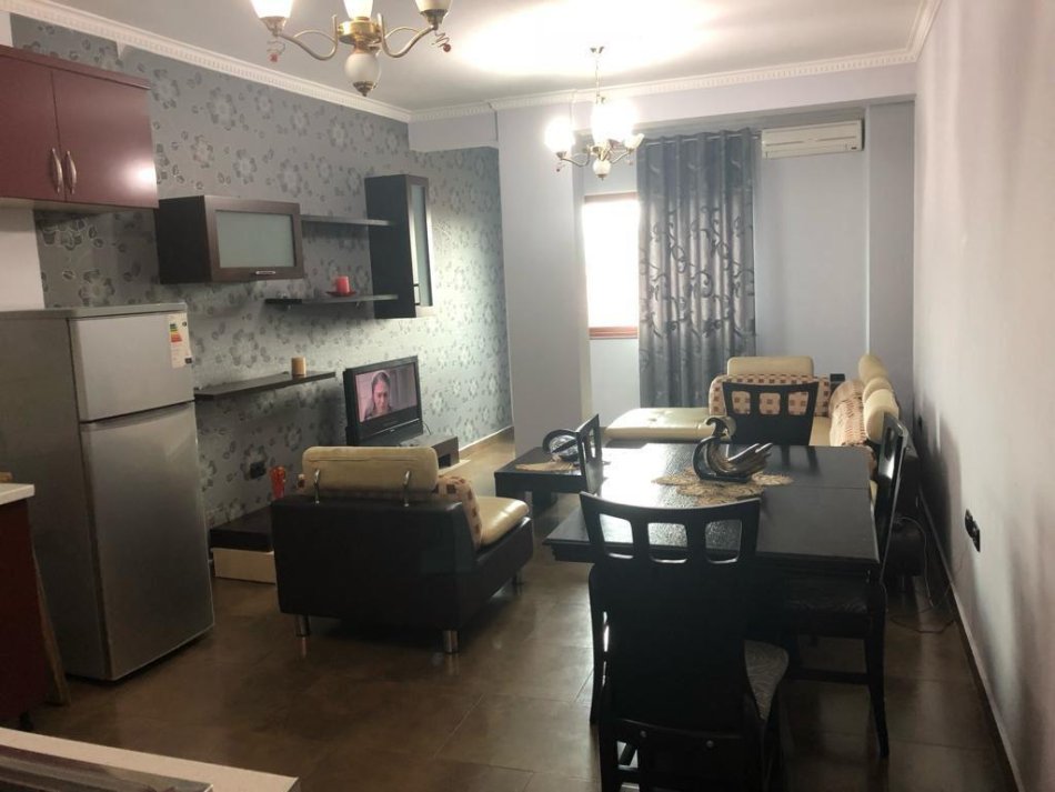 Tirane, jepet me qera apartament 2+1 Kati 4, 92 m² 600 € (Rruga e Dibres)