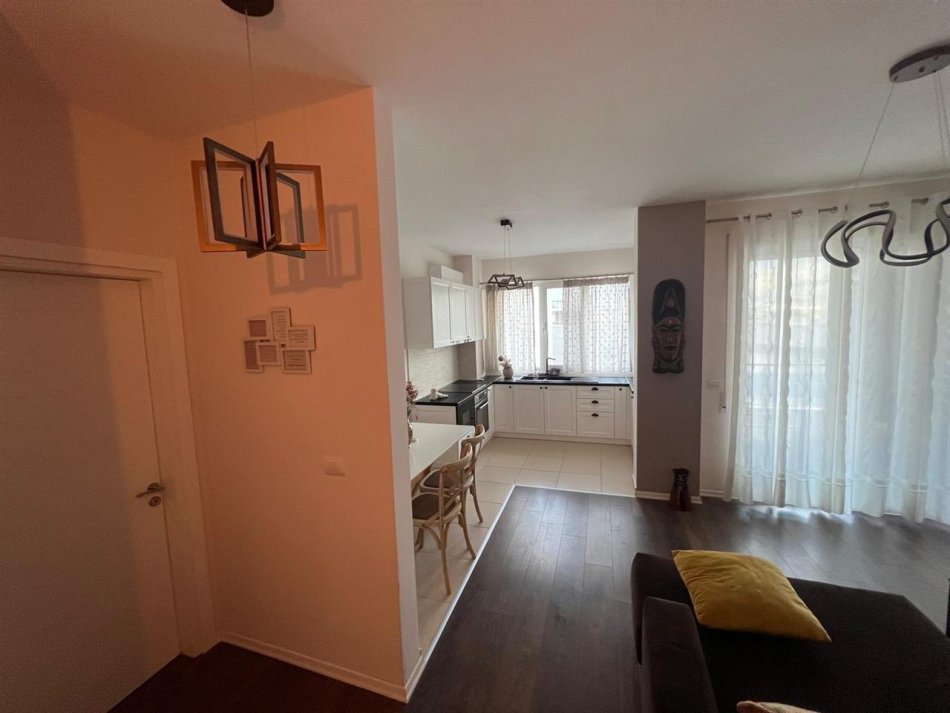 Tirane, jepet me qera apartament 2+1 Kati 4, 100 m² 700 € (Tek Kopeshti Zoologjik)
