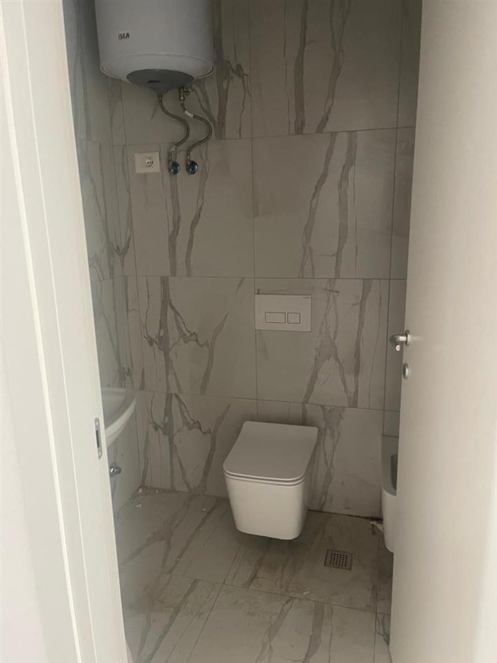 Tirane, jepet me qera apartament 3+1+Ballkon Kati 4, 147 m² 500 € (Kompleksi Orbital)