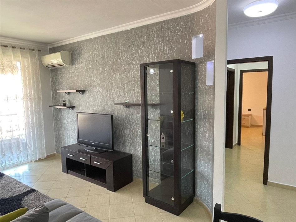 Tirane, jepet me qera apartament 2+1+Ballkon Kati 5, 120 m² 650 € (Qemal Stafa)