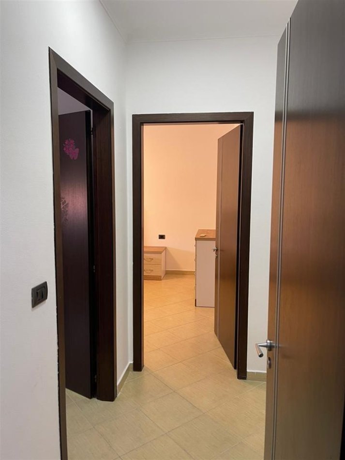 Tirane, jepet me qera apartament 2+1+Ballkon Kati 5, 120 m² 650 € (Qemal Stafa)