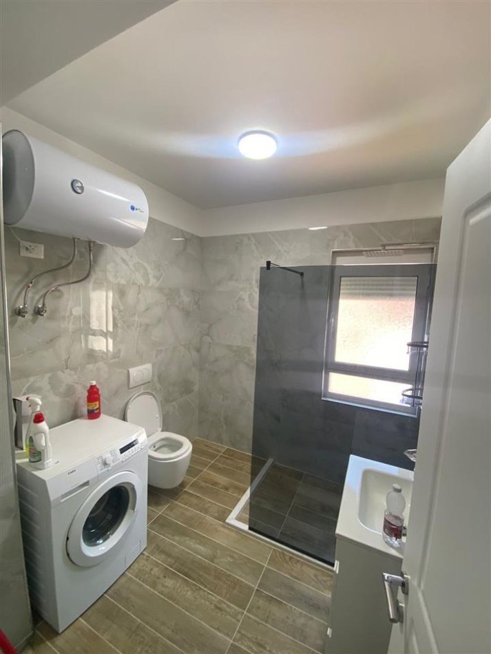 Tirane, jepet me qera apartament 2+1 Kati 6, 115 m² 850 € (Brraka)