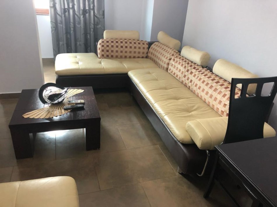 Tirane, jepet me qera apartament 2+1 Kati 5, 90 m² 600 € (Rruga Dibres)