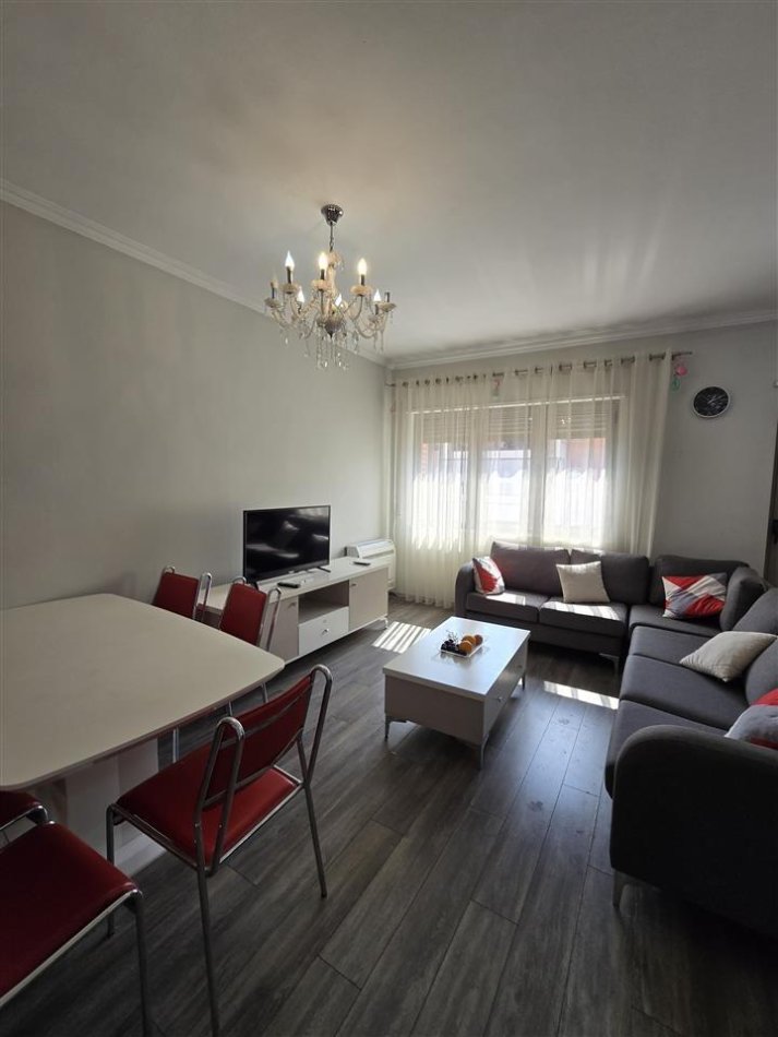 Tirane, jepet me qera apartament 3+1 Kati 7, 140 m² 1.100 € (Delijorgji)