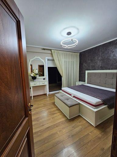 Tirane, jepet me qera apartament 3+1 Kati 3, 145 m² 1.200 € (Kopshti Botanik)