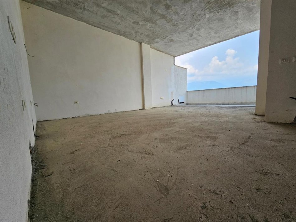 Tirane, shitet apartament 3+1 Kati 4, 180 m² 338.000 € (Kopshti Zoologjik)