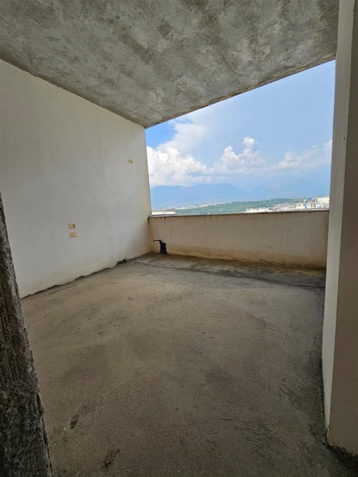 Tirane, shitet apartament 3+1 Kati 4, 180 m² 338.000 € (Kopshti Zoologjik)