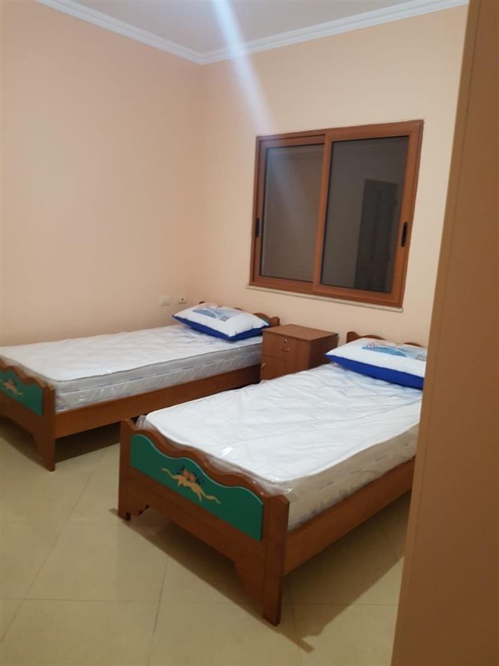 Tirane, jepet me qera apartament 3+1 Kati 2 i nje vile , 100 m² 450 € (Rruga Lucie Miloti)