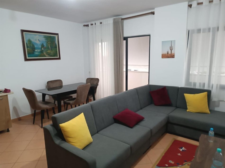 Tirane, jepet me qera apartament 2+1 Kati 8, 94 m² 650 € (21 Dhjetori)