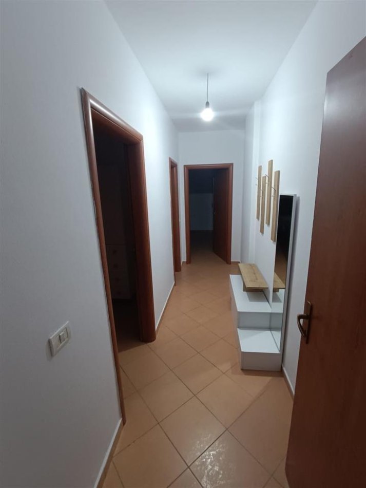 Tirane, jepet me qera apartament 2+1 Kati 8, 94 m² 650 € (21 Dhjetori)